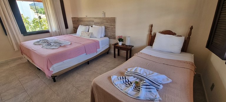 Triplo Superior com Cama King e Ar-condicionado
