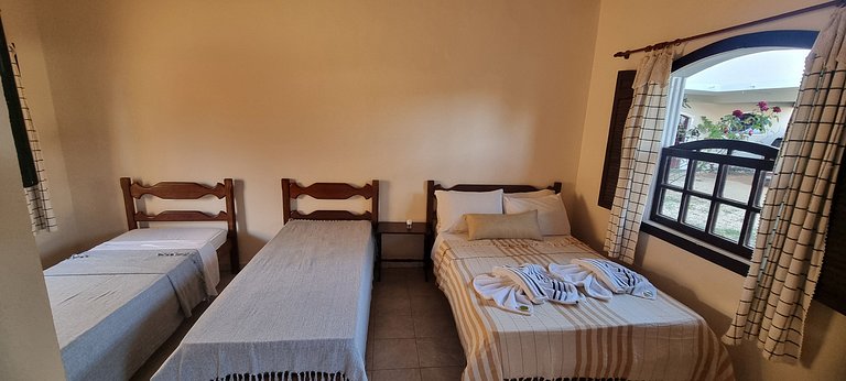 Quádruplo com 1 cama de casal e 2 de solteiro