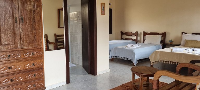 Quádruplo com 1 cama de casal e 2 de solteiro