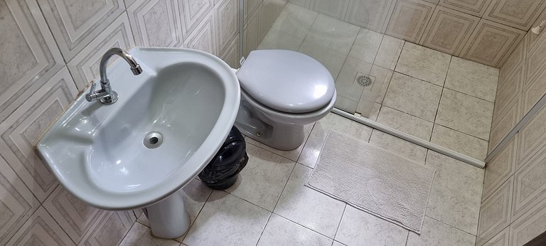 Quádruplo com 1 cama de casal e 2 de solteiro