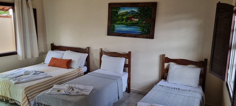 Quádruplo com 1 cama de casal e 2 de solteiro