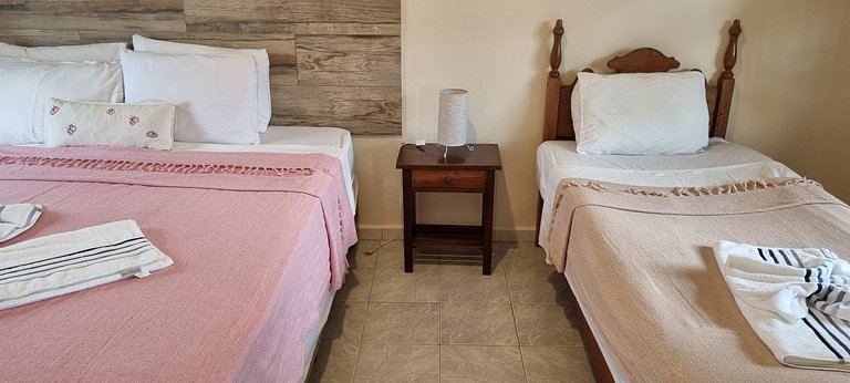 Triplo Superior com Cama King e Ar-condicionado